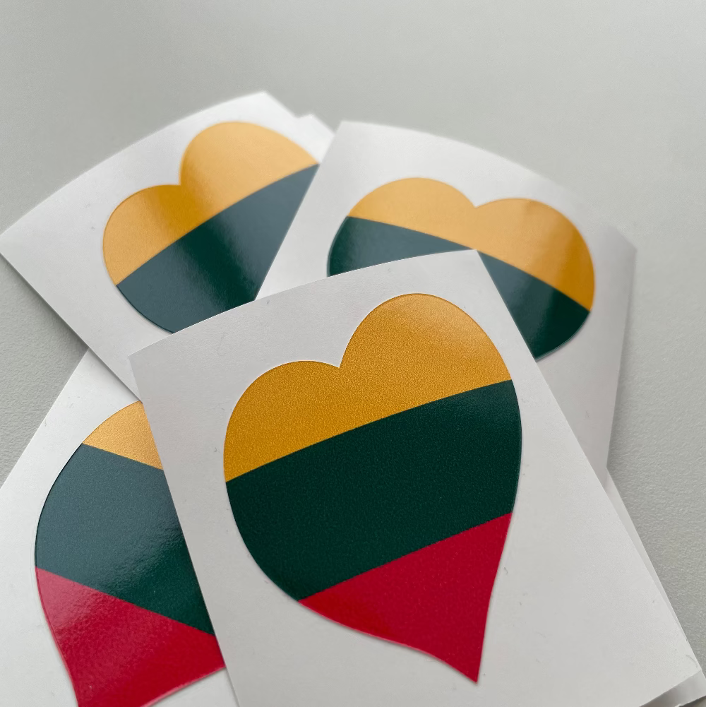 lietuvos-trispalve-lipdukas-sirdeles-formos