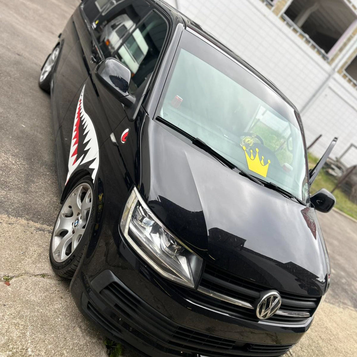 ryklio-dantys-liveris-vw