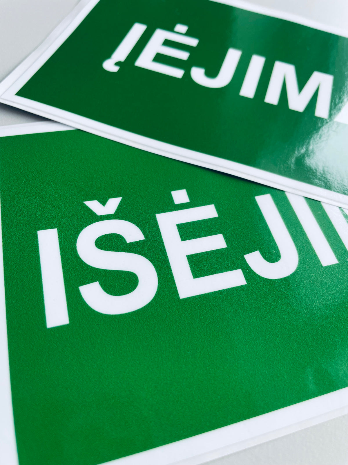Ženklas su užrašu "ĮĖJIMAS" - StickersLAB