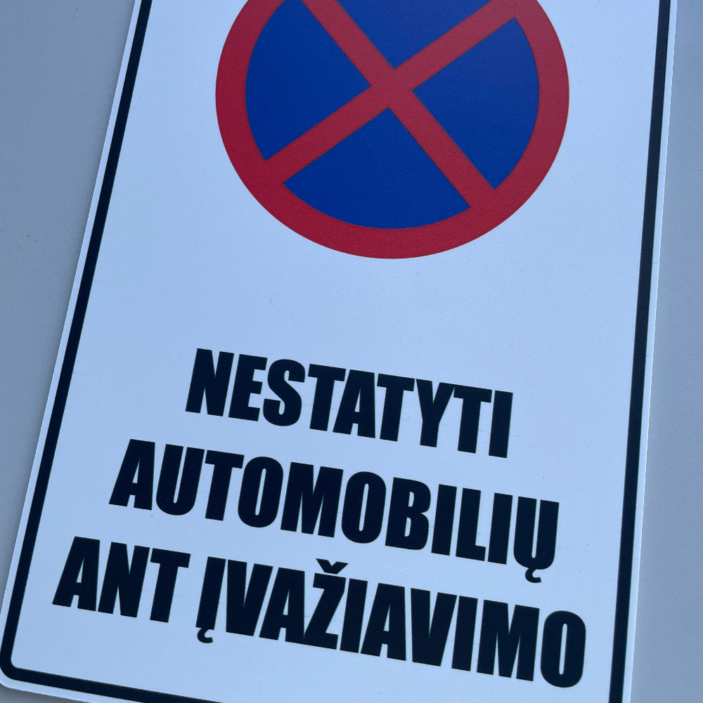 Ženklas su užrašu "NESTATYTI AUTOMOBILIO ANT ĮVAŽIAVIMO" - StickersLAB