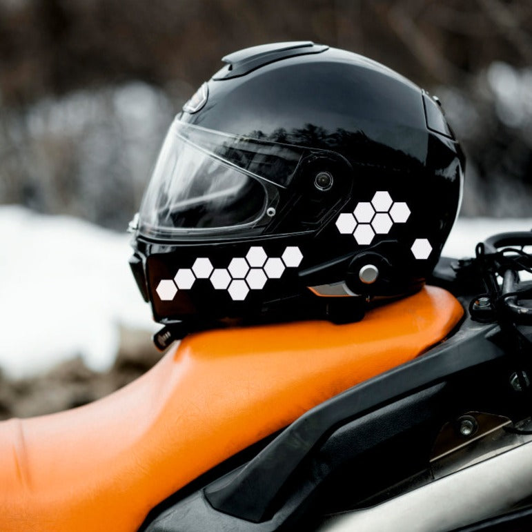 Sviesa-atspindintys-moto-lipdukai-korys-salmui