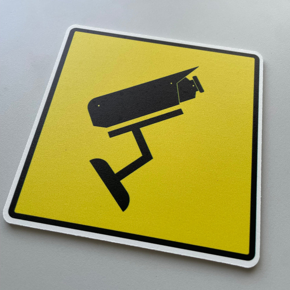 zenklas-kamera-geltonas-juodas