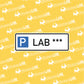 Ženklas su užrašu "REZERVUOTA PARKINGO VIETA" su pasirinktu tekstu - StickersLAB