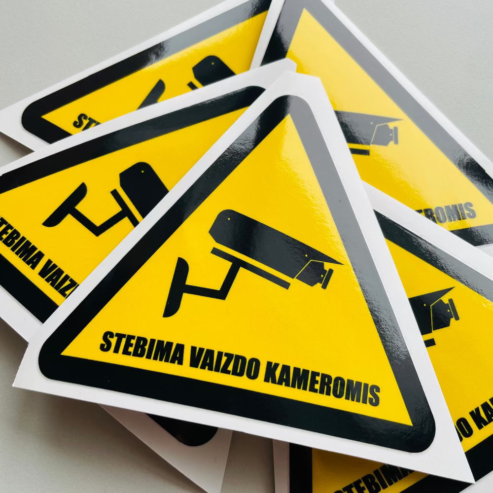 stebima-vaizdo-kameromis-lipdukas-geltonas