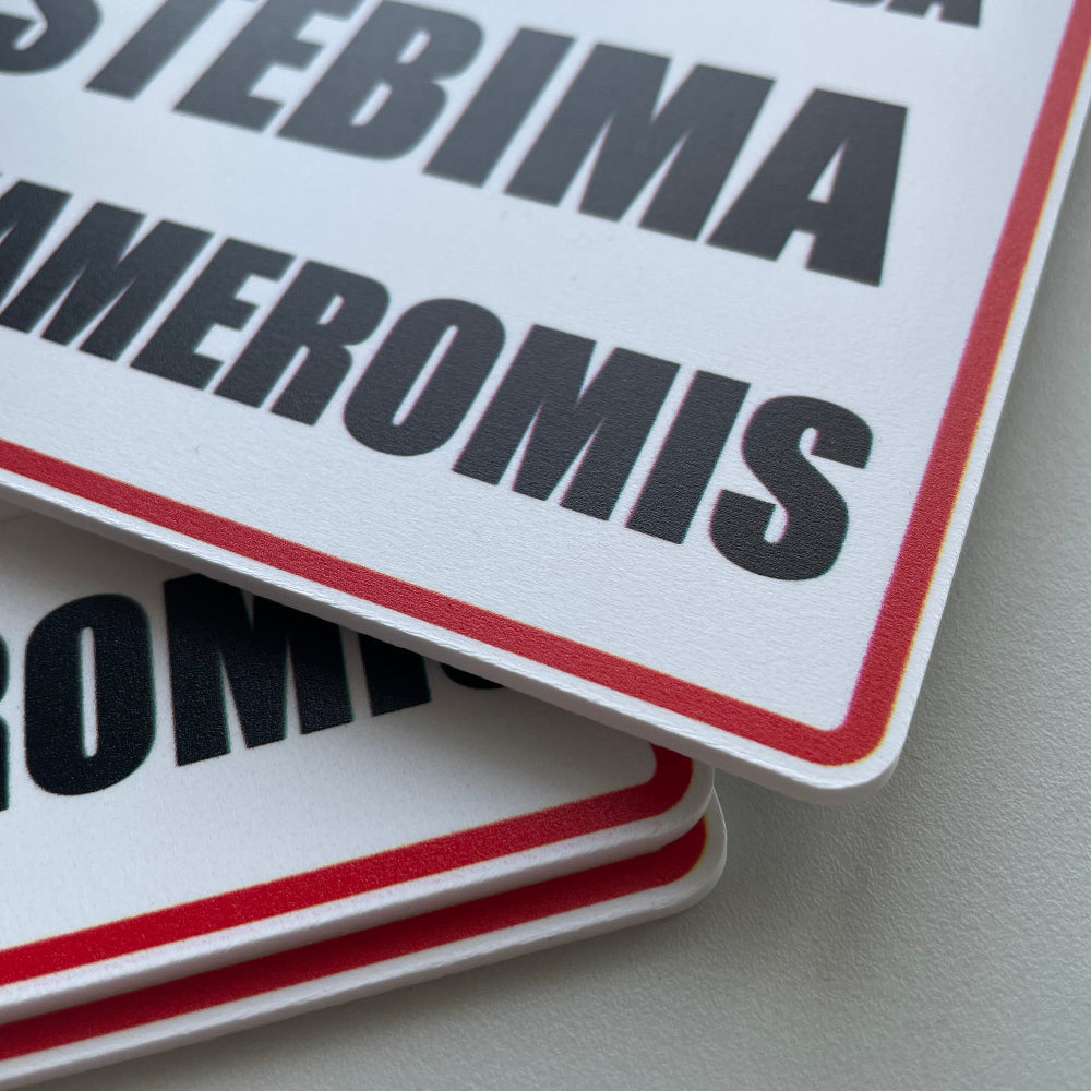 zenklas-teritorija-stebima-raudona-juoda-balta