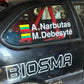 Pavardė su šalies vėliava lenktynių automobiliui (komplektas) - StickersLAB